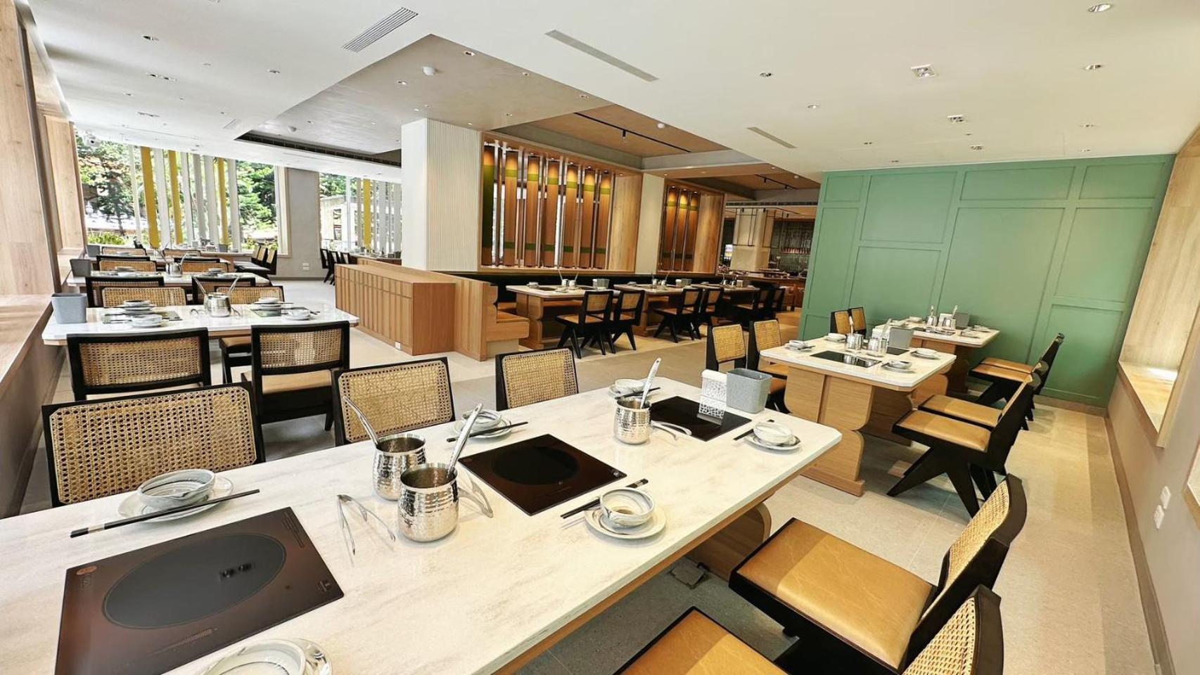 Hotel Royal Chihpin Wenquan Εξωτερικό φωτογραφία The interior of the restaurant