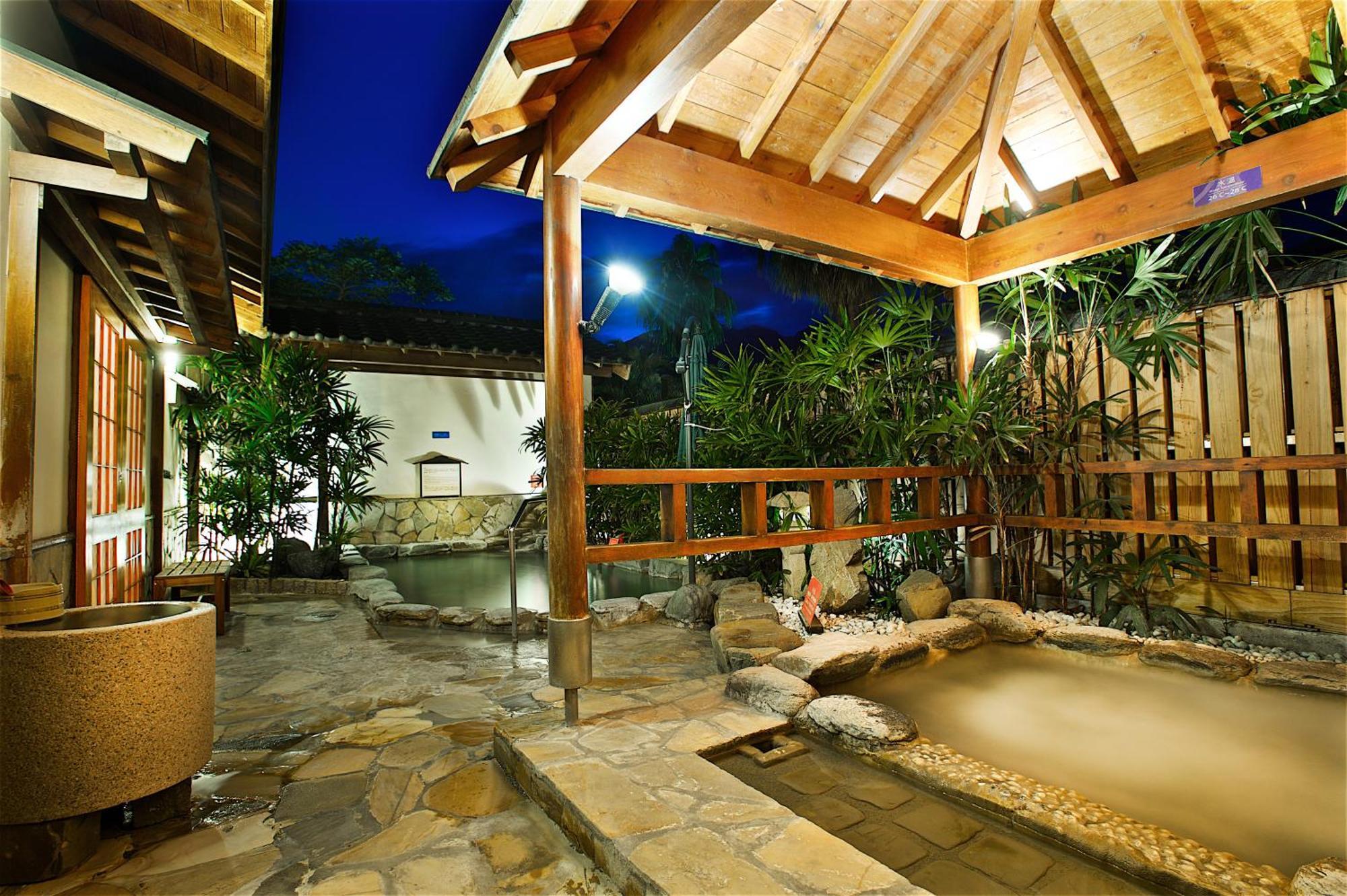 Hotel Royal Chihpin Wenquan Εξωτερικό φωτογραφία A modern onsen in Japan