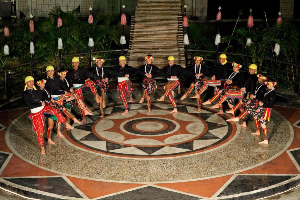 Hotel Royal Chihpin Wenquan Εξωτερικό φωτογραφία The Tausug Tausug people of Sulu, Philippines