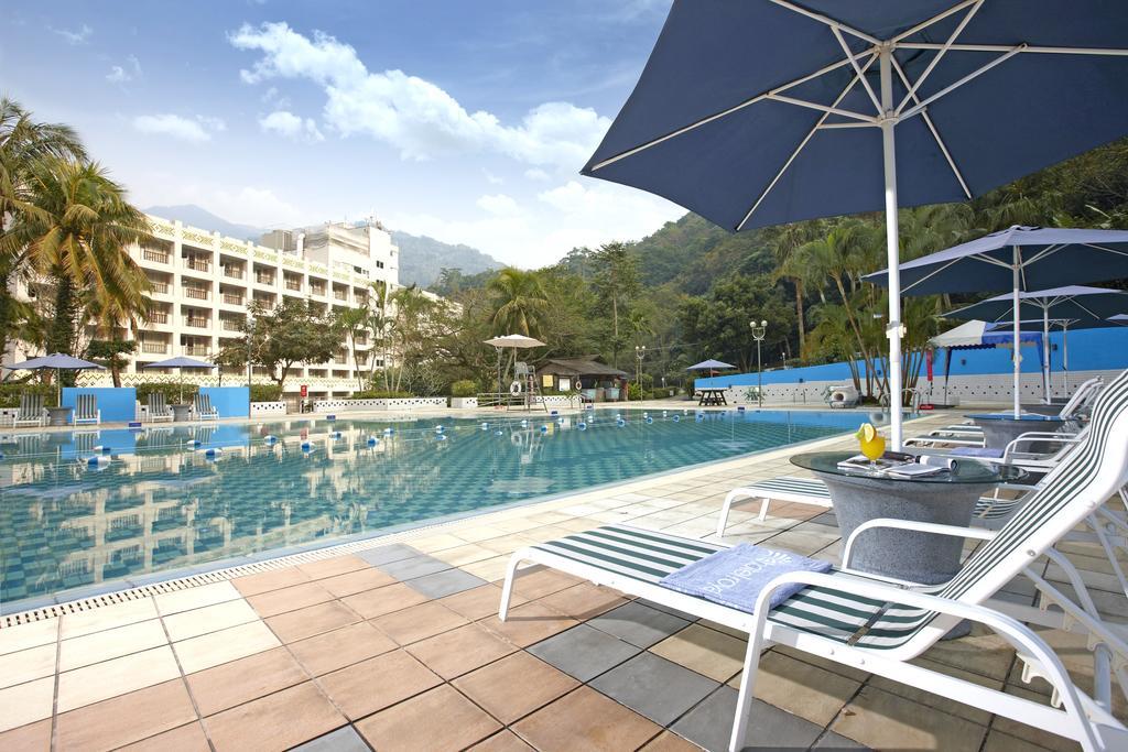 Hotel Royal Chihpin Wenquan Εξωτερικό φωτογραφία The swimming pool at the hotel